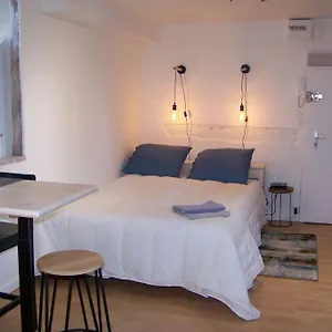 Rennes: 4 Couchages, Proche Commerces, Bus. Appartement Rennes